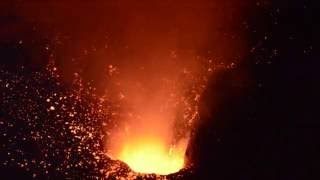 Observation des explosions du volcan Yasur mai 2016 [upl. by Leis439]