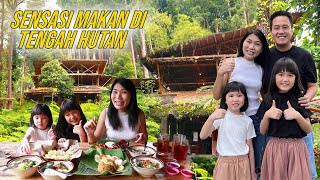 MAKAN DI TENGAH HUTAN DAN DI PINGGIR SUNGAI AGATHIS RESTO BATURADEN  JOVELYN MICHELLE FAMILY [upl. by Donatelli]