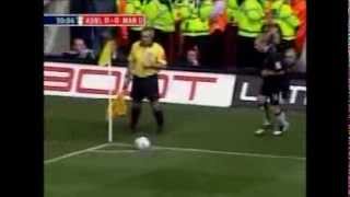 Rooney tries a Scholes volley from a corner [upl. by Brunelle]