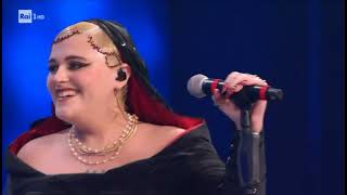 Big Mama cita Zeb89 sul palco di sanremo2024 [upl. by Aihsekram]