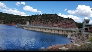 Caminhao nos Estados Unidos Barragem Flaming Gorge [upl. by Waldman736]