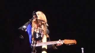 Melissa Etheridge quotYou Can Sleep While I Drivequot  Nashville 15 April 2014 [upl. by Tham]