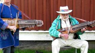 Njut här av buskspel med Hasse Gille på nyckelharpa [upl. by Nwahsek74]