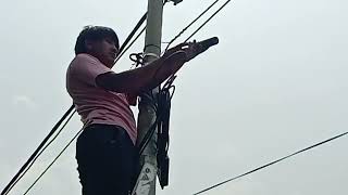 12Core ADSS Fiber Cable Installing कसरी गर्ने Install D Clamps and Tension Clamps on pole part 4 [upl. by Parik395]