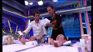 EL HORMIGUERO PAULA ECHEVARRÍA CAMBIA PAÑALES [upl. by Patrizia]