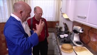 Glutenvrije biscuit  SOS Piet  VTM Koken [upl. by Aneekan]