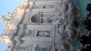 La Fontaine de Trevi  Rome Italie [upl. by Roinuj]