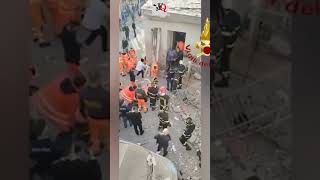 CROLLA PALAZZINA A SAVIANO NAPOLI PADRE E FIGLIO ESTRATTI VIVI news shorts [upl. by Lefkowitz]