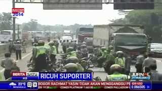 Ribuan Jakmania Blokade Tol Cikampek [upl. by Stanway]