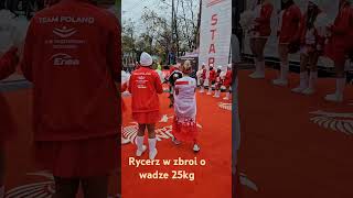 Rycerz w zbroi o wadze 25 kg Bieg na 10km [upl. by Assek]