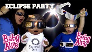 BABY ALIVE has a ECLIPSE PARTY Eclipse2017  The Lilly and Mommy Show The TOYTASTIC Sisters [upl. by Ardaed]