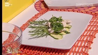 Spiedini di pollo su zucchine al vapore di zenzero  Quelle brave ragazze 11062018 [upl. by Donell]