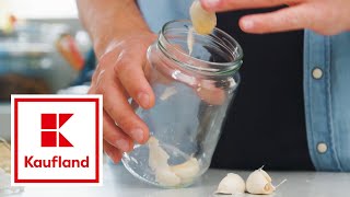 Alex Wahis Küchentrick Knoblauch mit einem Glas schälen  Kaufland [upl. by Aoniak]