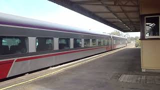 Down Shepparton arrives and departs Tallarook 17 August 2014 [upl. by Oiraved]