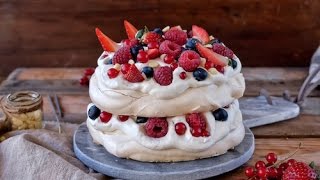 Pavlova con frutos rojos  ¡Estamos de celebración  Delicious Martha [upl. by Eyt]