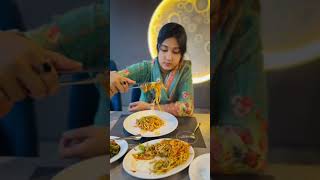 কাঁকড়া আর চাওমিন দিয়ে লাঞ্চ 😋 Dhaka Food Vlog  Lunch Date SilviaShadman [upl. by Schriever357]