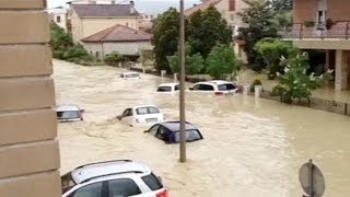 Marche devastate dalle alluvioni due morti a Senigallia [upl. by Ednalrym877]