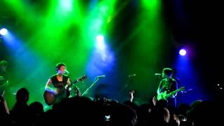 Tegan and Sara  Living Room live in Frankfurt am 21062010 [upl. by Atekahs]