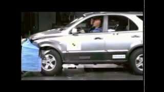 Crash test KIA Sorento 2003 [upl. by Kenn]