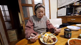 92 Year old Grandma Try Nasi Lemak For the First Time in her Life [upl. by Grey]