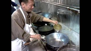 How professional chef season their carbon steel wok （ 怎么开锅的过程 [upl. by Roselia]