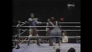 Ernie Ladd vs Haystacks Calhoun [upl. by Maeve]