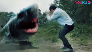 【CLIP】He pushed a little girl to the shark to save himself  Land Shark  YOUKU MONSTER MOVIE [upl. by Eceirtal]