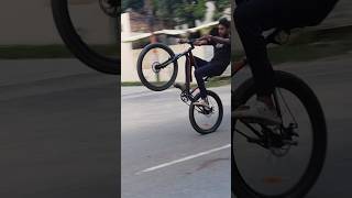 Non gear rider ⚡🤞 mtb stunt freestyle bikelife shorts [upl. by Hacceber]