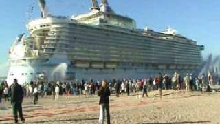 Oasis of the Seas entering Port Everglades for the first time  111309  Royal Caribbean Cruises [upl. by Kcin]