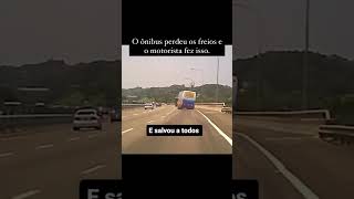 Motorista faz manobras para salvar passageiros caminhão onibus viagem [upl. by Feune]