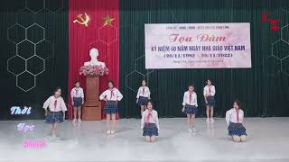 Thời Học Sinh ❤  Tiết mục múa tặng thầy cô 2011 [upl. by Nellda]