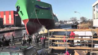 Seil reißt bei Stapellauf ARKLOW BRIDGE  Tewaterlating  Bodewes Shipyard 28012011 [upl. by Lyreb]