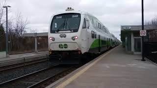 Train Meet Go Transit 611 and 312 at Port Credit [upl. by Noiro999]