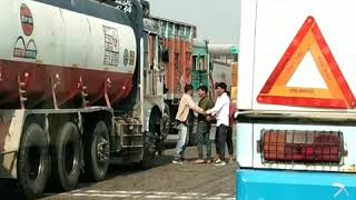 Truck drivers fighting at Panipat toll [upl. by Siletotsira]