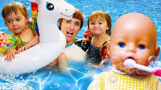 Bianca und Baby Born gehen ins Schwimmbad Kinder Video auf Deutsch  Ich heiße Bianca [upl. by Arrimat]