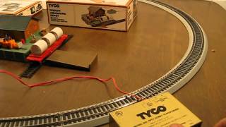 Tyco Operating Floodlight Car and Freight Unloading Depot Demo [upl. by Kennie]