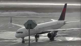 Delta Airlines  Boeing 757232 WL Gate G18 Arrival at MinneapolisSt Paul Intl [upl. by Osanna96]