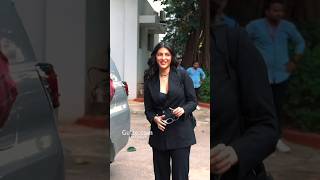 ShrutiHaasan slays in an allblack outfit at the Deccan Derby 2024 Hyderabad [upl. by Airtemak]