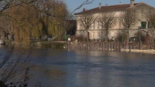 Jarnac  effondrement des quais aux bords de La Charente [upl. by Bill]