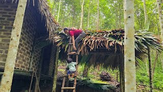 Single Mom  Cover the Kitchen Roof with Palm Leaves Catch Crabs at Night amp Child Care [upl. by Ardried280]