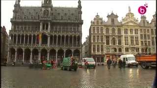 Le sapin de Noël de la GrandPlace a été débité en petits morceaux [upl. by Howenstein]