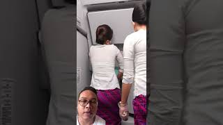 Tutup Pintu Pesawat Oleh Pramugari Cantik Batik Air Airbus A320200 shorts pramugari aviation [upl. by Echo]