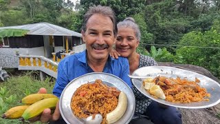 Una casa construida encima de una piedra Cocinamos un rico LOCRIO de POLLO [upl. by Grimaud]