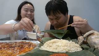 Noj Nqaij Qaib Vos  Eating Chicken in Banana Leaves [upl. by Schreiber]