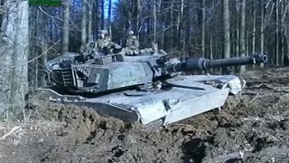 Beim Spähtrupp festgesetzt M1A1 HA erhält Bergehilfe durch weiteren Kampfpanzer [upl. by Adnahsal]