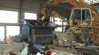 Pre shredder shredding of bulky waste  Vorzerkleinerer  Sperrmüll zerkleineren [upl. by Ecitnerp]