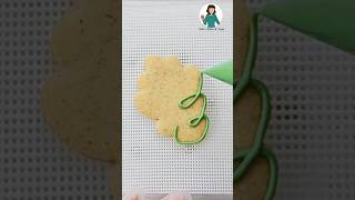 Cookie Decorating 101 Outlining and Flooding cookiedecoratingtips [upl. by Desi]