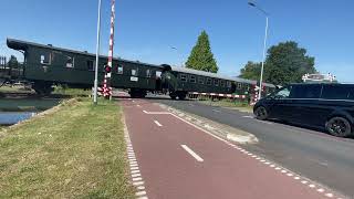 Spoorwegovergang Stadskanaal  Dutch railroad crossing [upl. by Lole136]