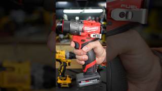 Штырьковый аккумулятор или слайдер Milwaukee M12 vs DeWALT 12V shorts [upl. by Anirazc245]