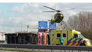 Vrachtwagen kantelt bij eenzijdig ongeval op A15 bij Barendrecht  Hulpdiensten massaal opgeroepen [upl. by Analos]